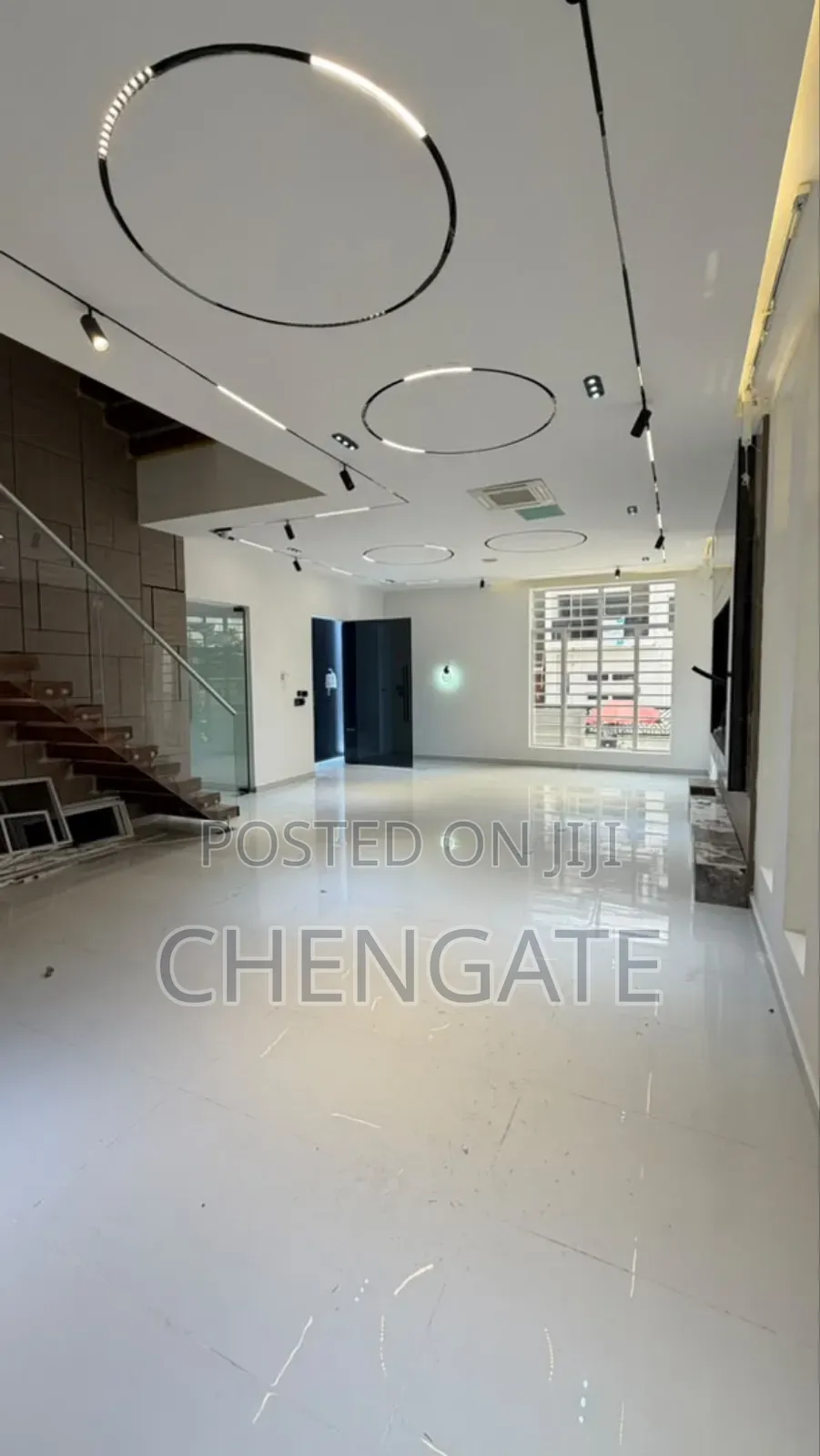 5bdrm Duplex in Chevron for sale in Chevron