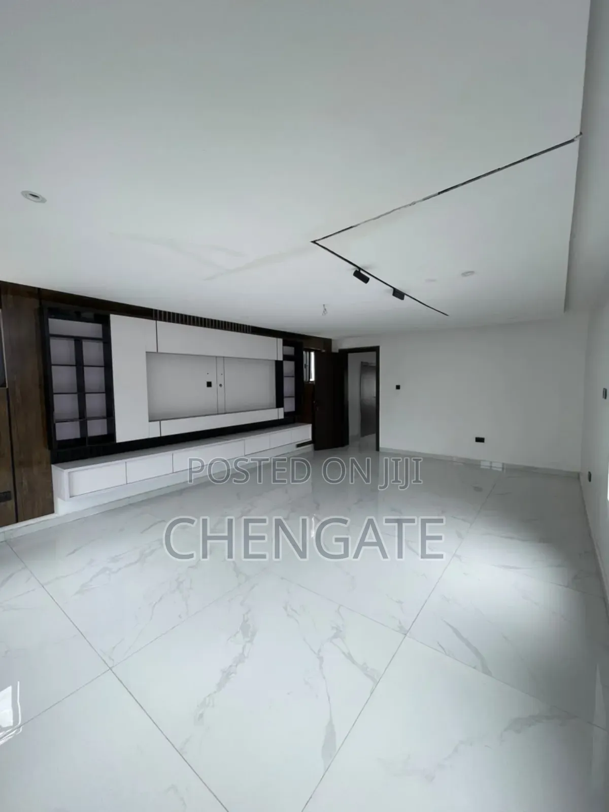 5bdrm Duplex in Osapa london for sale in Osapa london