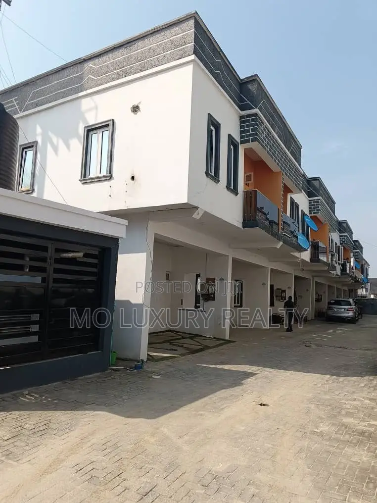4bdrm Townhouse / Terrace in Ikota for rent in Ikota
