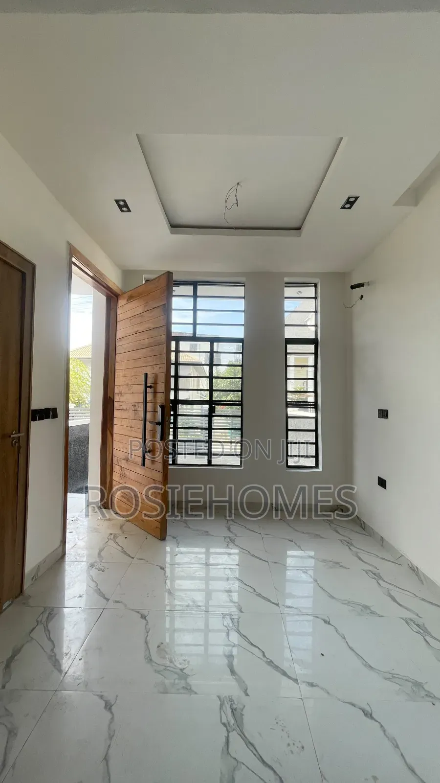 4bdrm Duplex in Idado for sale in Idado