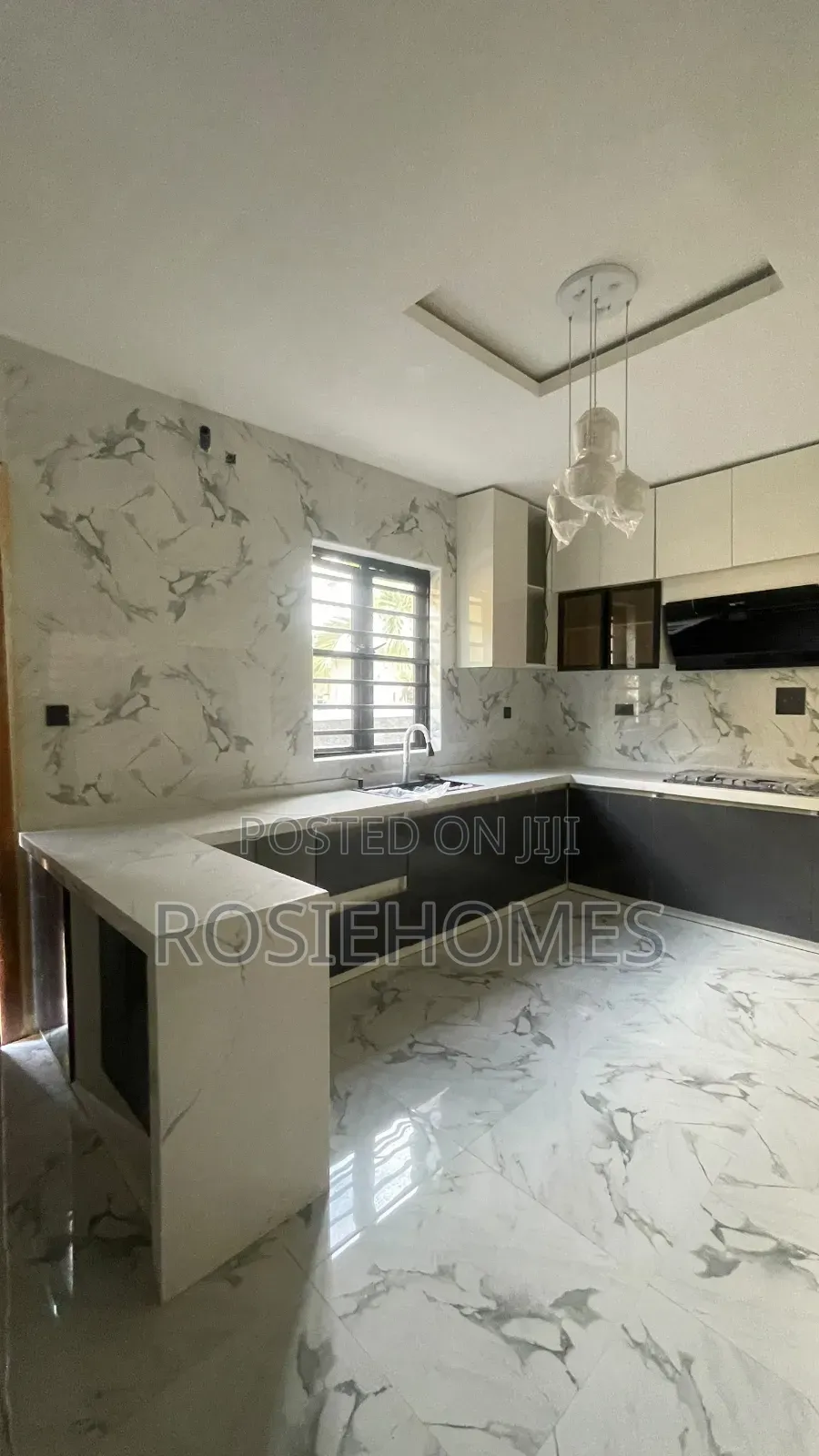 4bdrm Duplex in Idado for sale in Idado