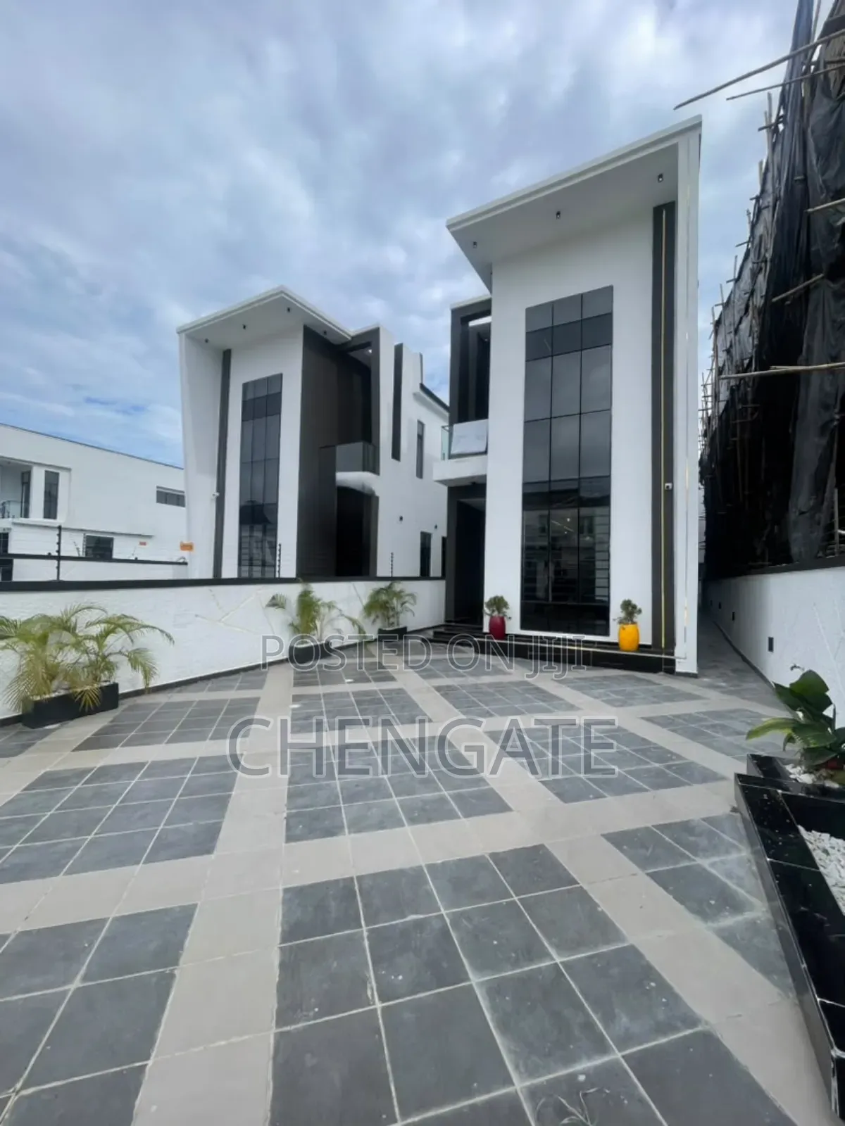 5bdrm Duplex in Ikota for sale in Ikota