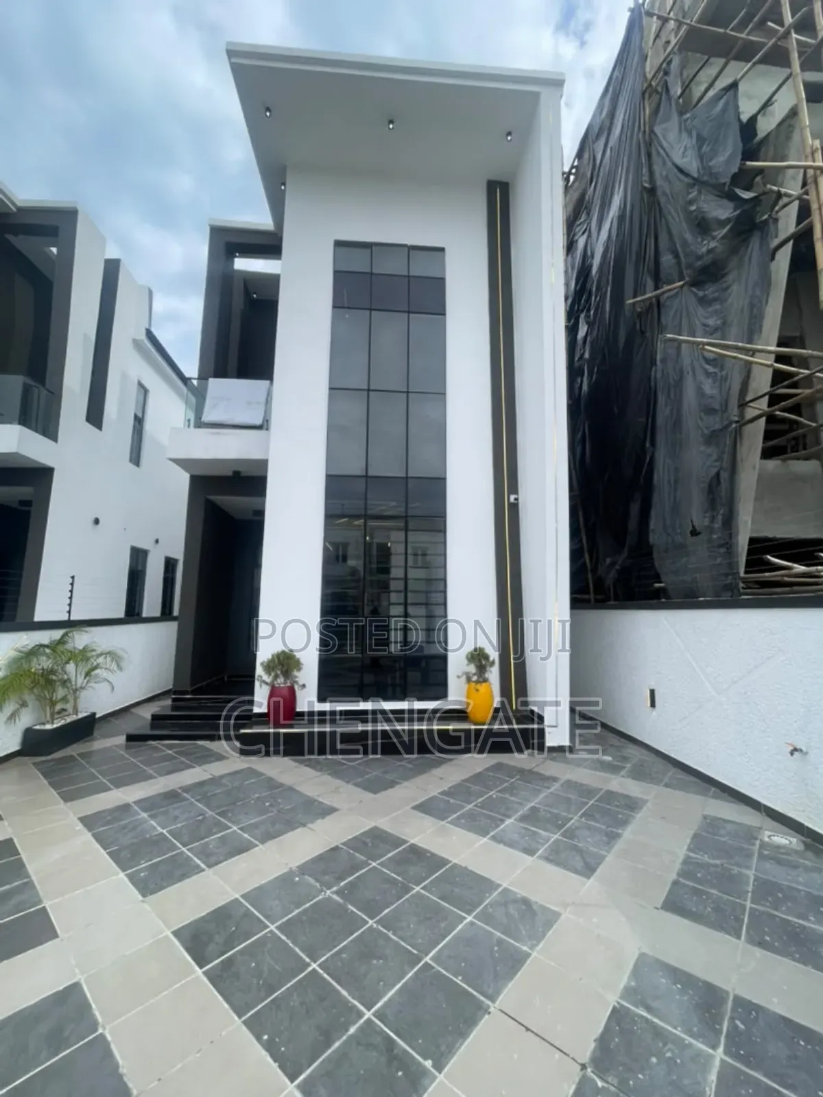 5bdrm Duplex in Ikota for sale in Ikota