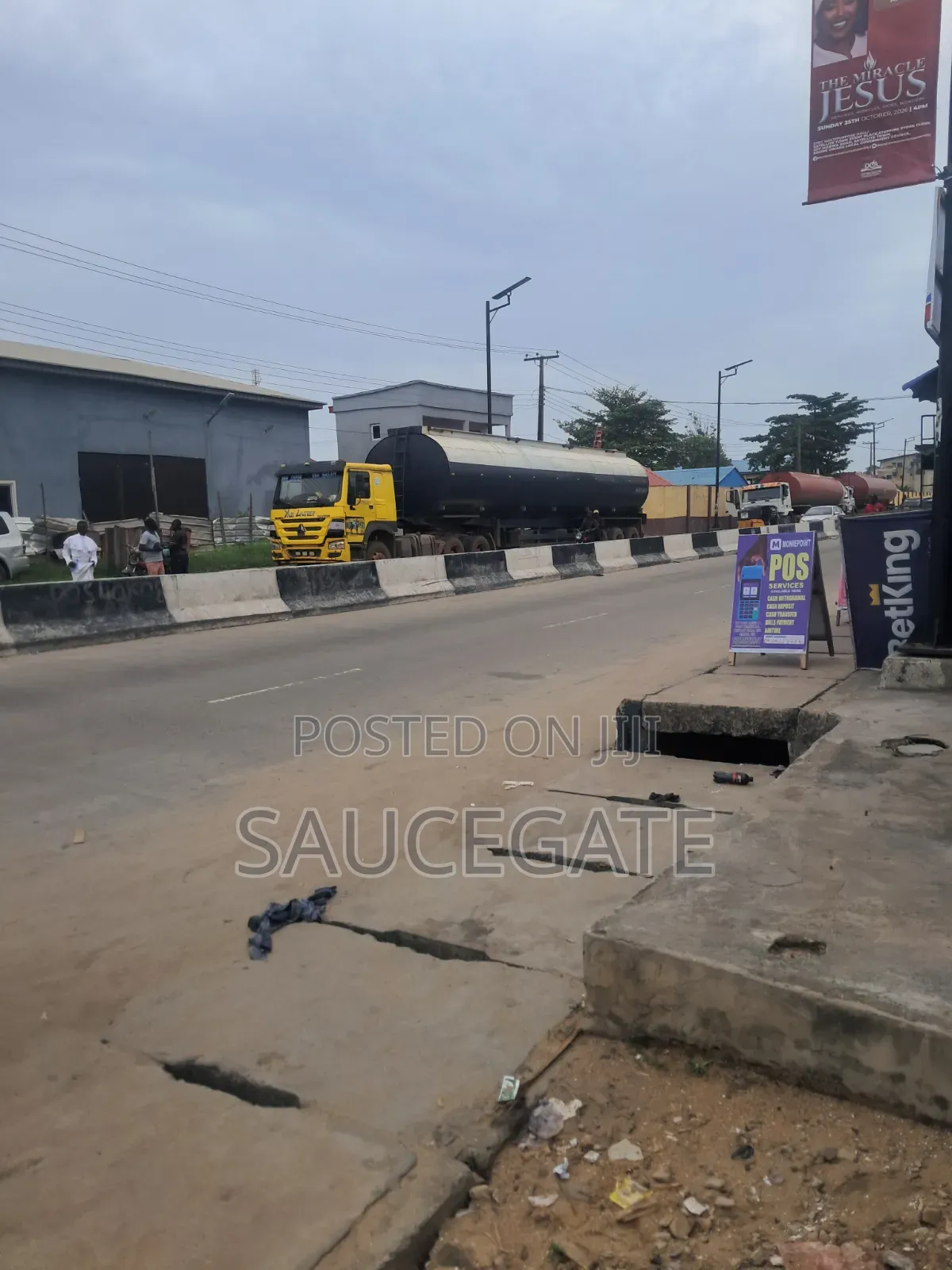 3bdrm Bungalow in Old Ojo Road, Satellite Town for sale in Satellite Town