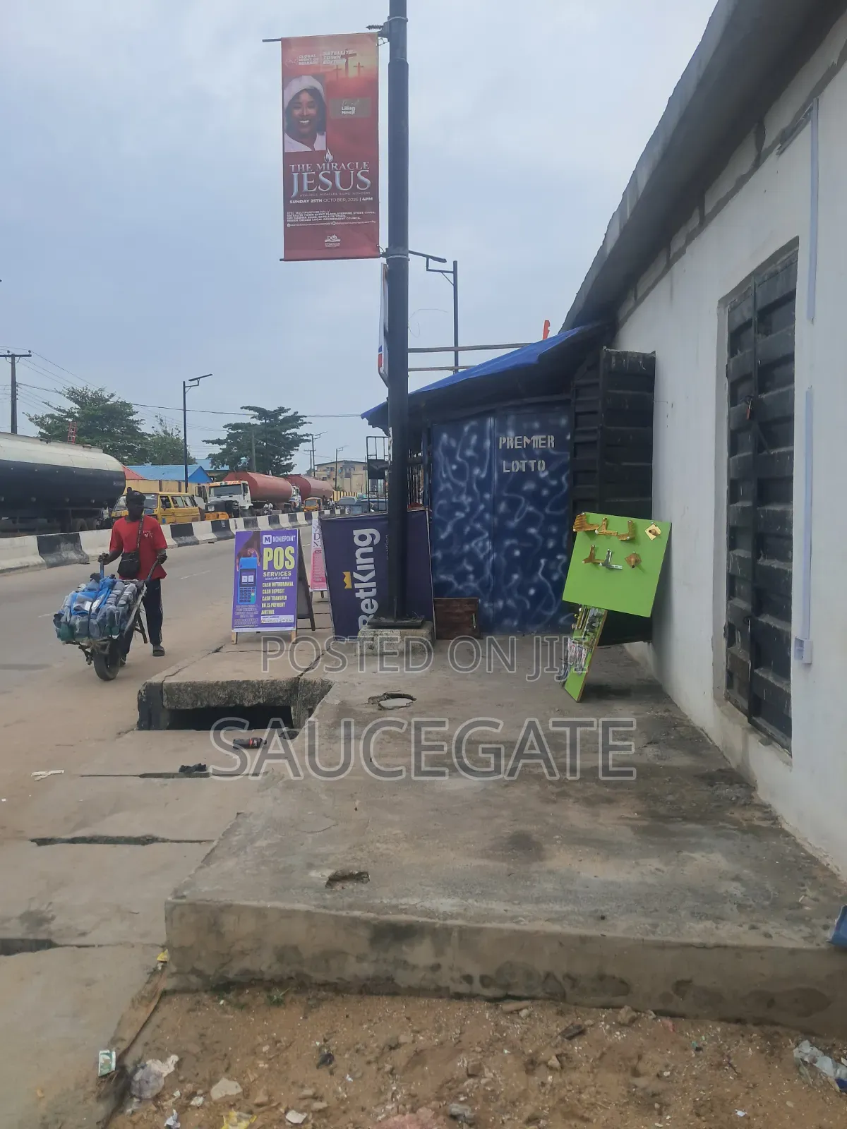 3bdrm Bungalow in Old Ojo Road, Satellite Town for sale in Satellite Town