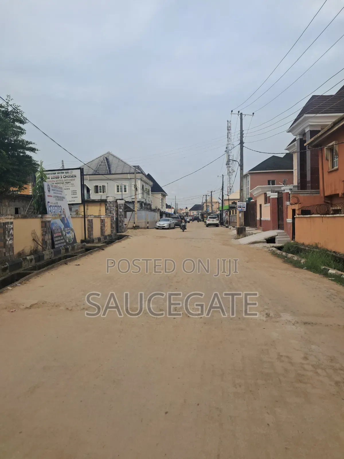 3bdrm Bungalow in Old Ojo Road, Satellite Town for sale in Satellite Town