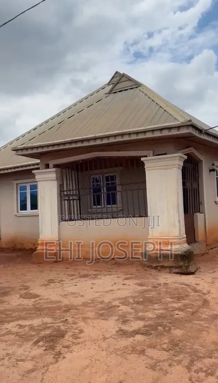 5bdrm Block of Flats in Benin City for sale in Benin City