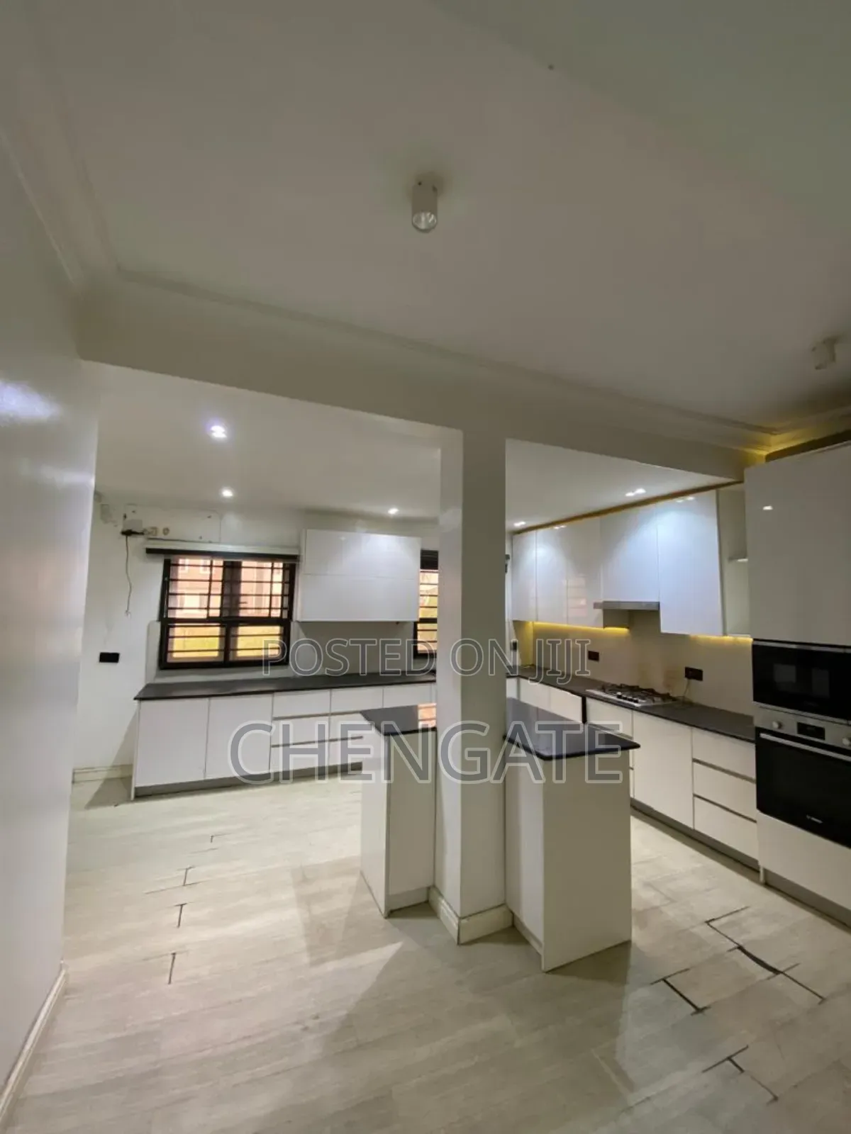 5bdrm Duplex in Victoria Park Estate, Lekki Expressway for sale in Lekki Expressway
