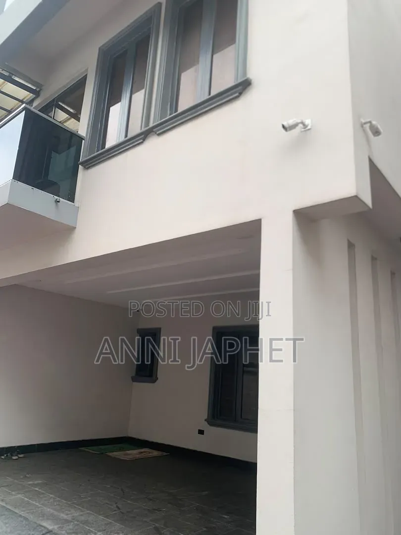 4bdrm Duplex in Lekki Phase 1 for rent in Lekki Phase 1