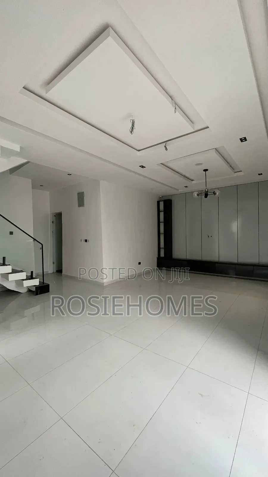 4bdrm Duplex in Idado for sale in Idado