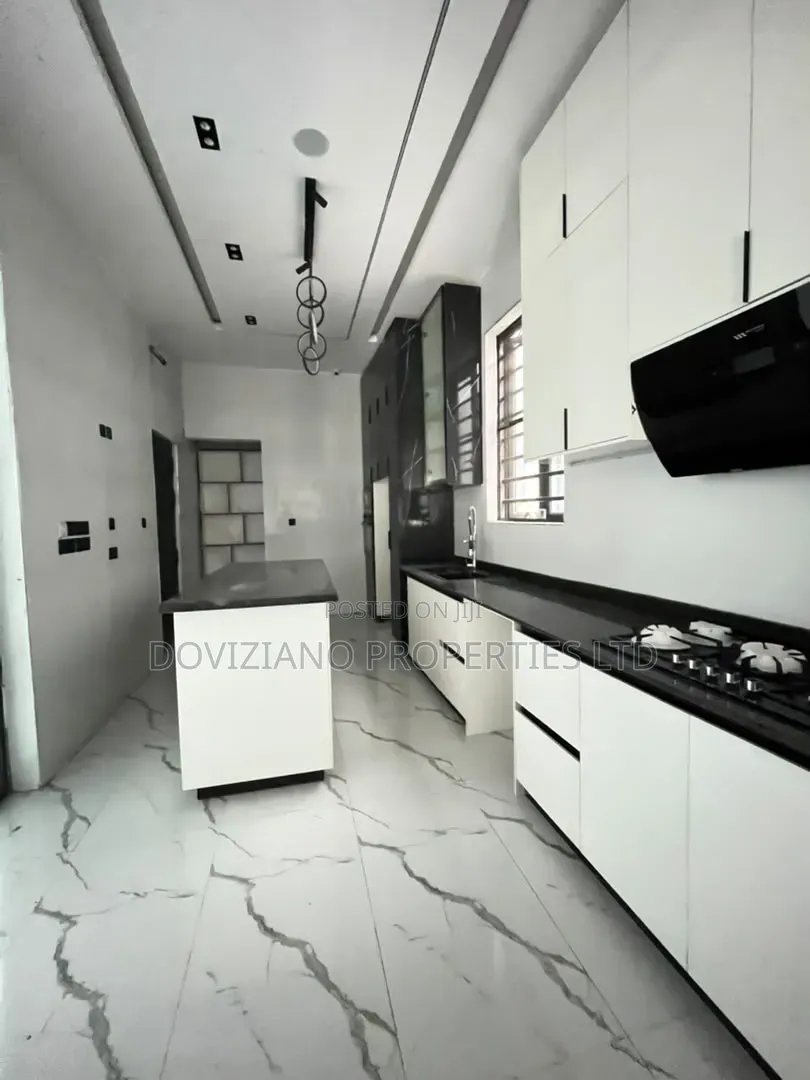 5bdrm Duplex in Abraham Adesanya Estate for sale in Abraham Adesanya Estate
