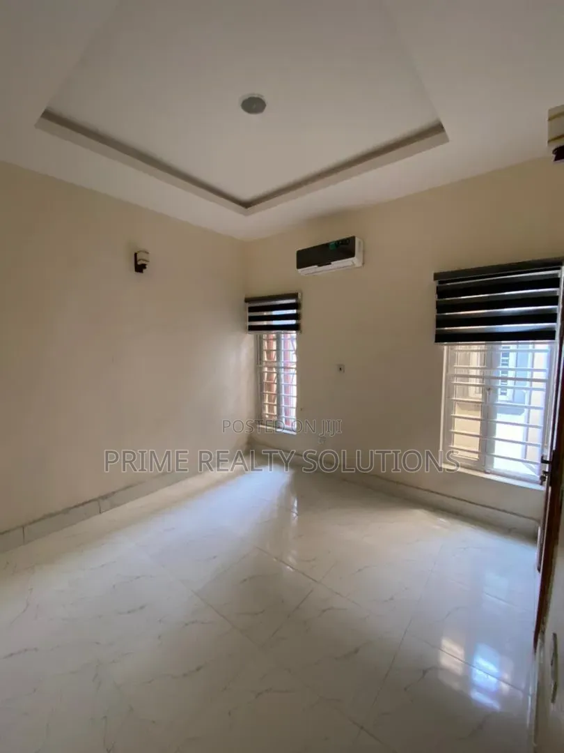 4bdrm Duplex in Ikota for rent in Ikota