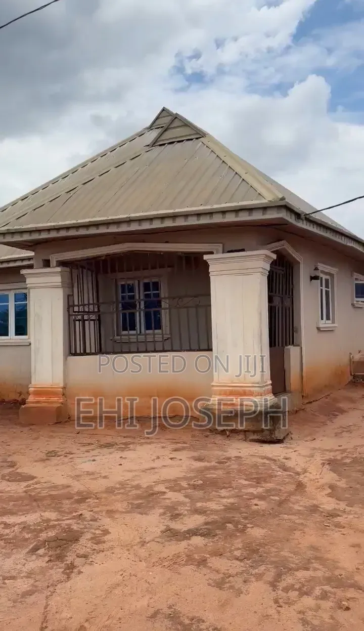 5bdrm Block of Flats in Benin City for sale in Benin City