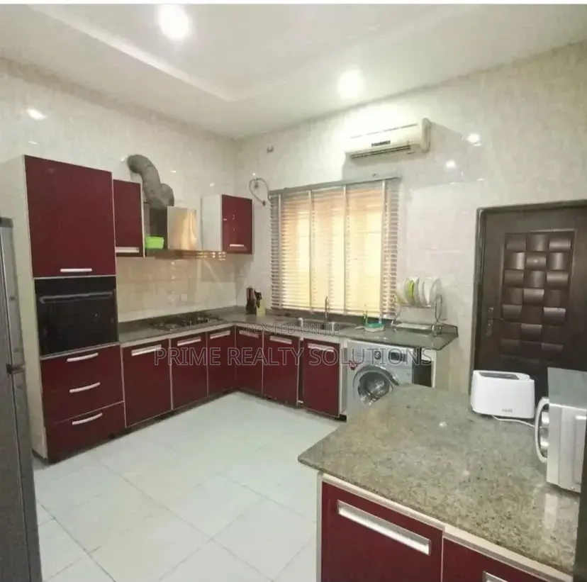 4bdrm Duplex in Chevron for rent in Chevron