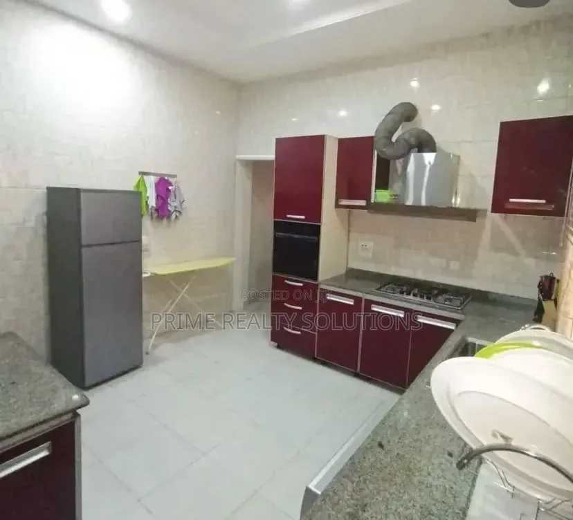 4bdrm Duplex in Chevron for rent in Chevron