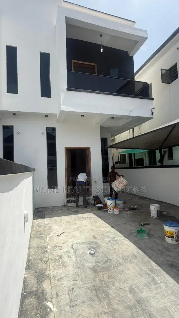 4bdrm Duplex in Ikota for rent in Ikota