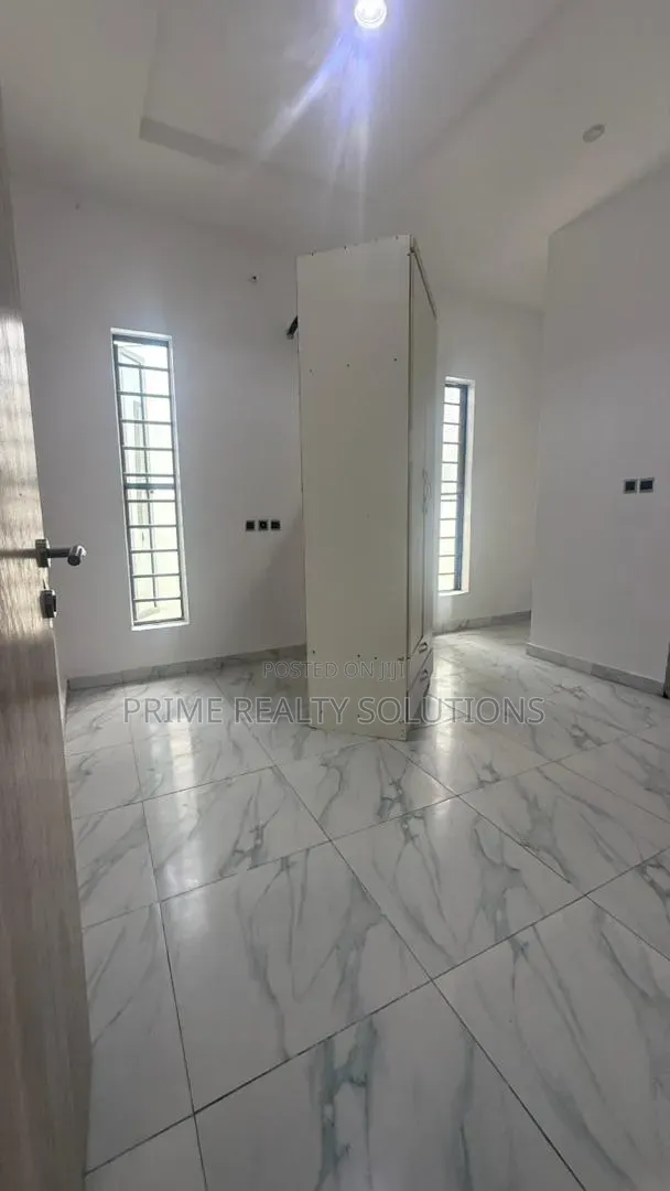 4bdrm Duplex in Ikota for rent in Ikota