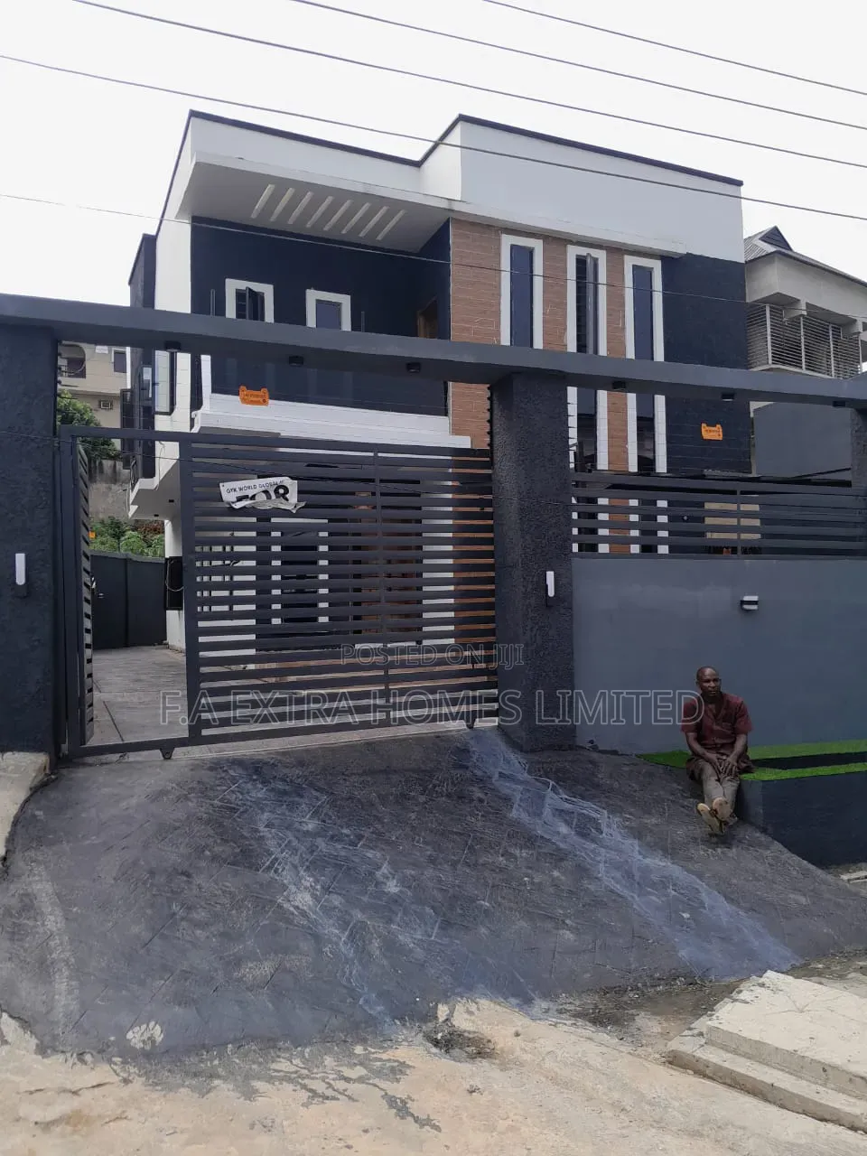 5bdrm Duplex in GRA Phase 2 Shangisha for sale in GRA Phase 2 Shangisha