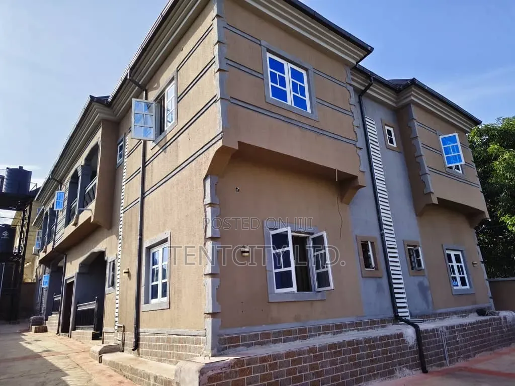 2bdrm Apartment in Translodrome Estate, Enugu for sale in Enugu
