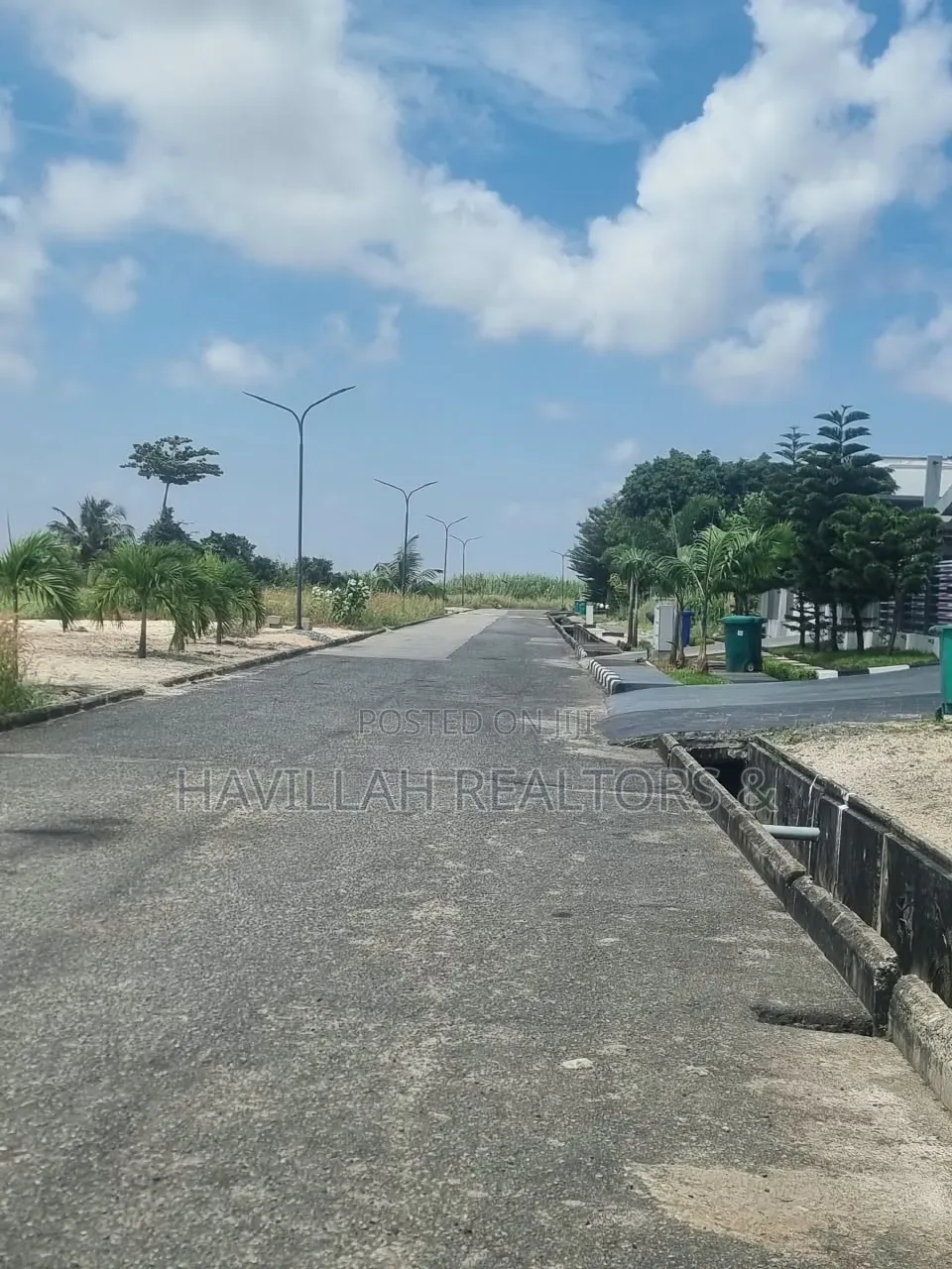 6bdrm Villa in Pinnock Beach Estate, Osapa london for sale in Osapa london