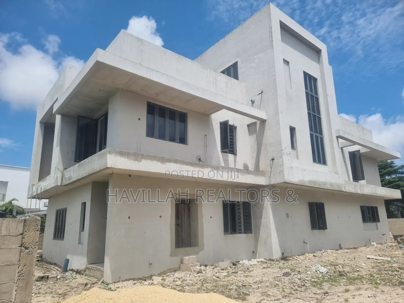 6bdrm Villa in Pinnock Beach Estate, Osapa london for sale in Osapa london