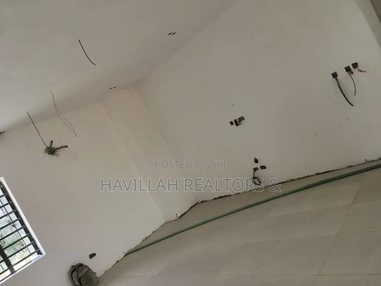 6bdrm Villa in Pinnock Beach Estate, Osapa london for sale in Osapa london