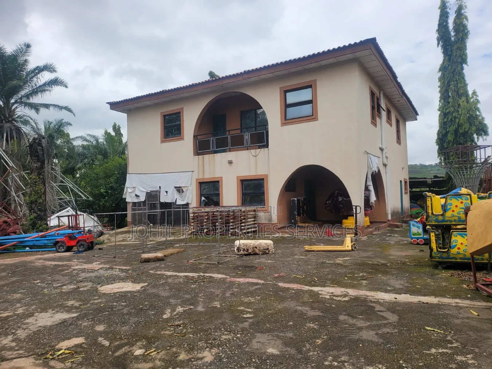 5bdrm Duplex in Karu for sale in Karu