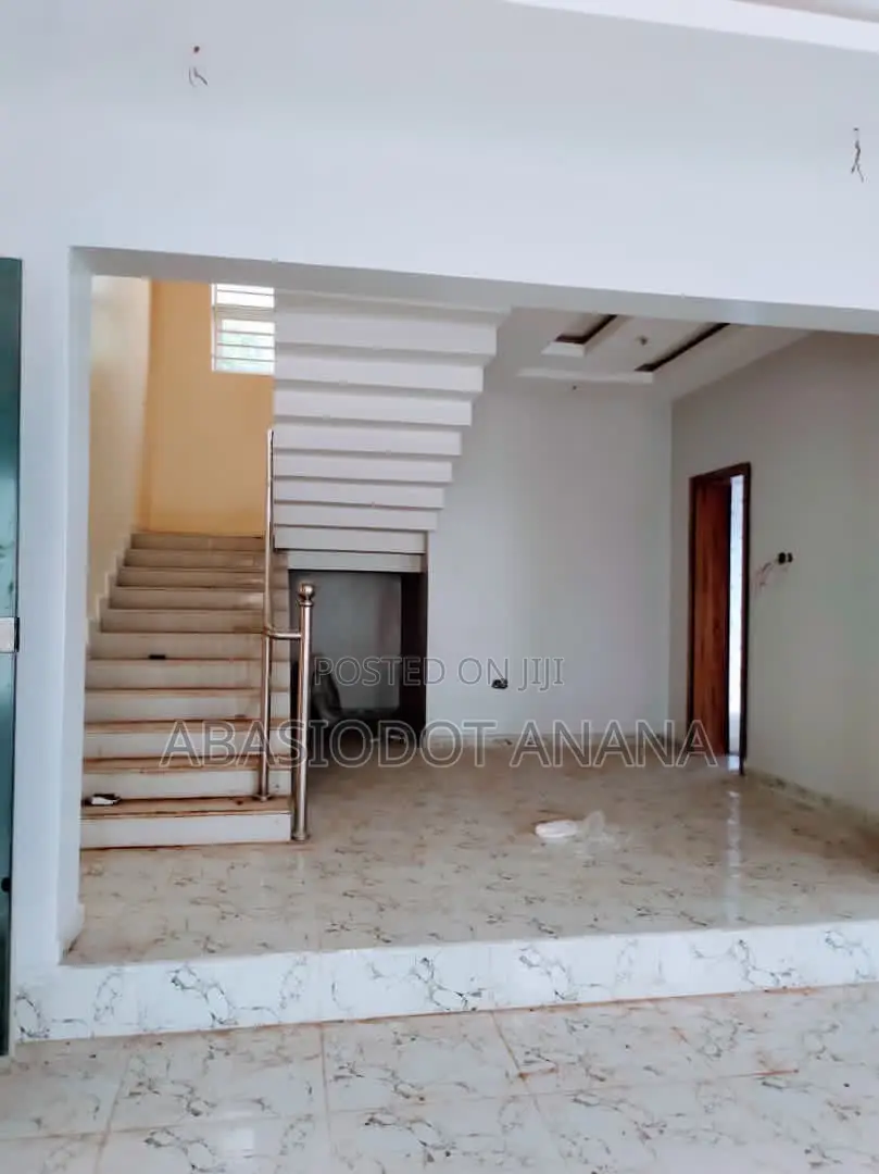 4bdrm Duplex in Osongoma Estate, Uyo for rent in Uyo