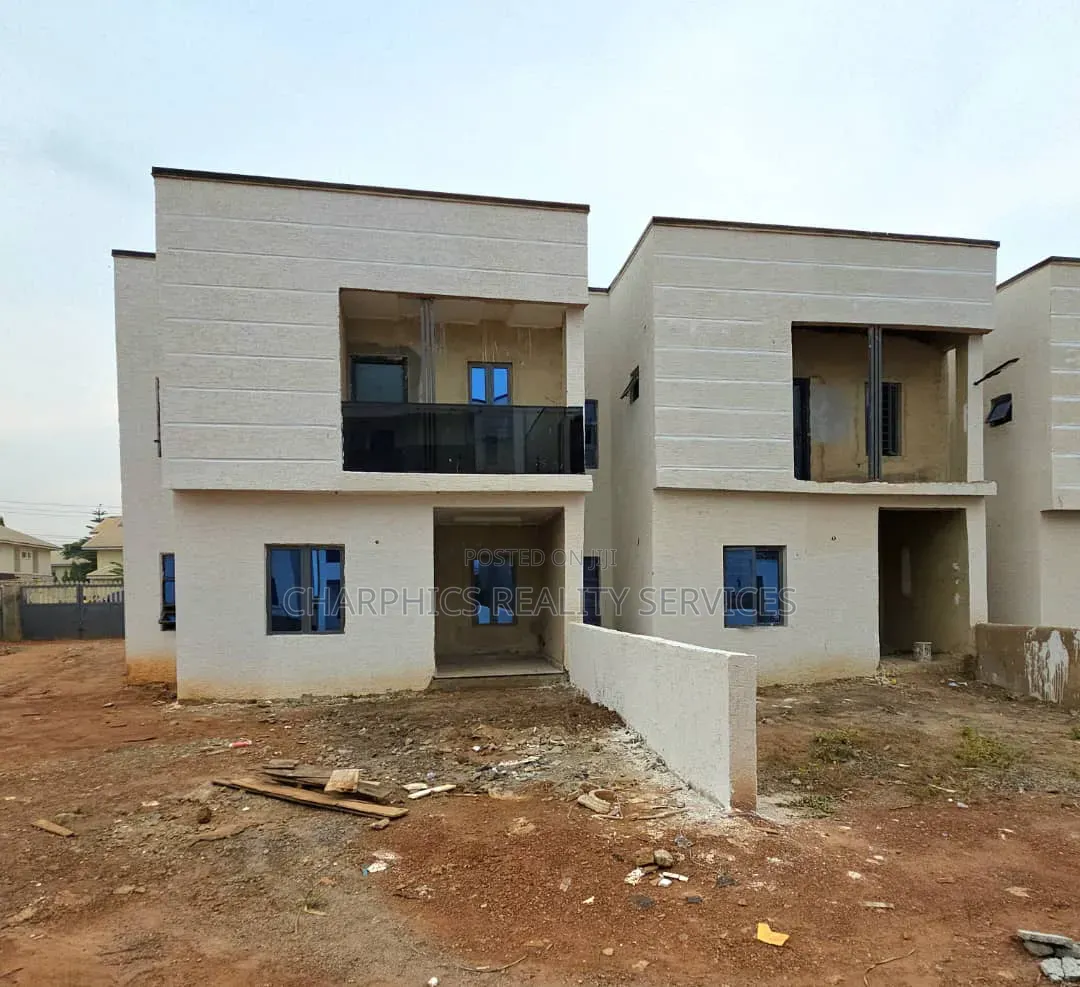 4bdrm Duplex in Gaduwa for sale in Gaduwa