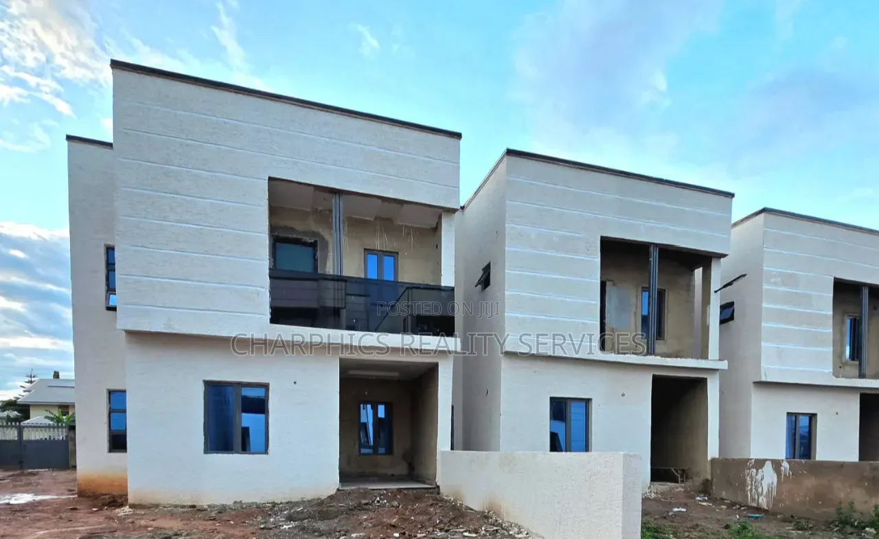 4bdrm Duplex in Gaduwa for sale in Gaduwa