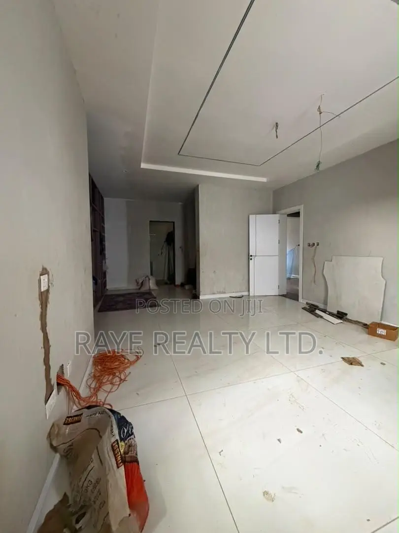 5bdrm Duplex in Adeniyi Jones for sale in Adeniyi Jones