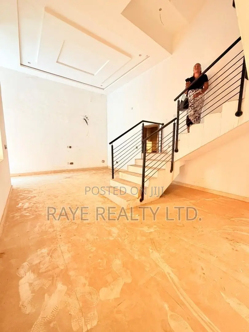 4bdrm Duplex in Allen Avenue for sale in Allen Avenue