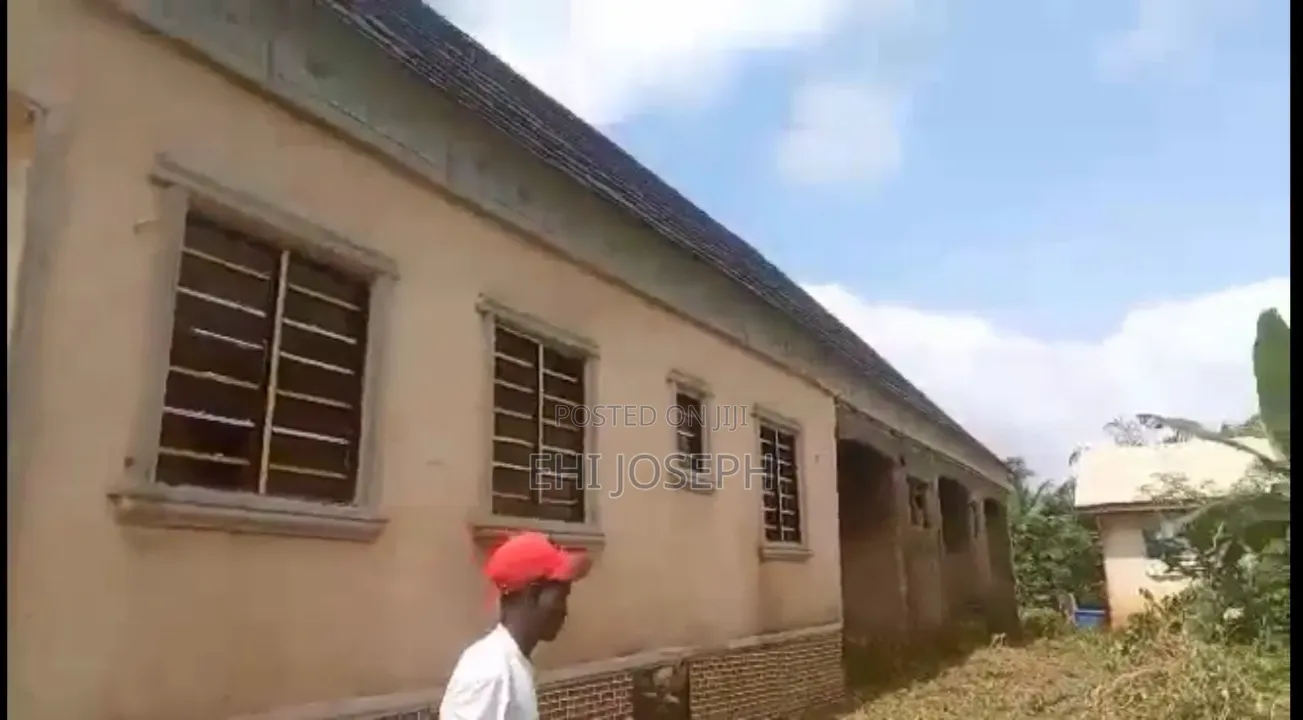 2bdrm Block of Flats in Property Link, Benin City for sale in Benin City