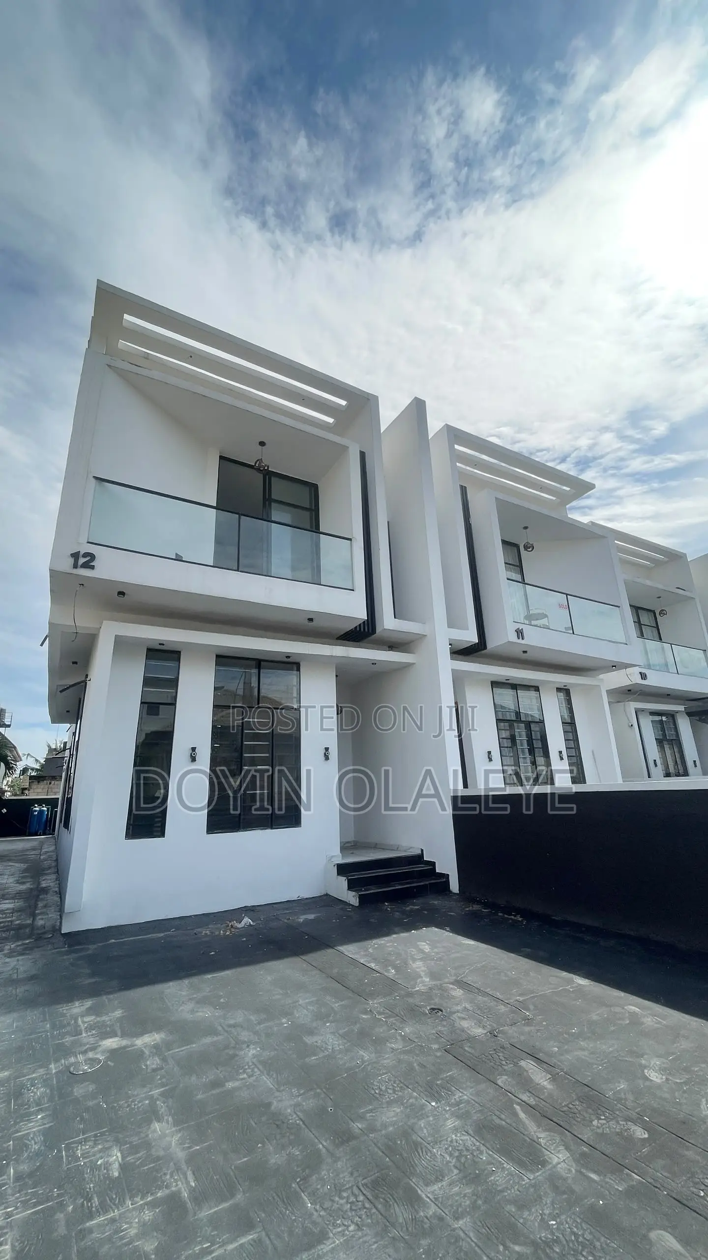 4bdrm Duplex in Idado for sale in Idado