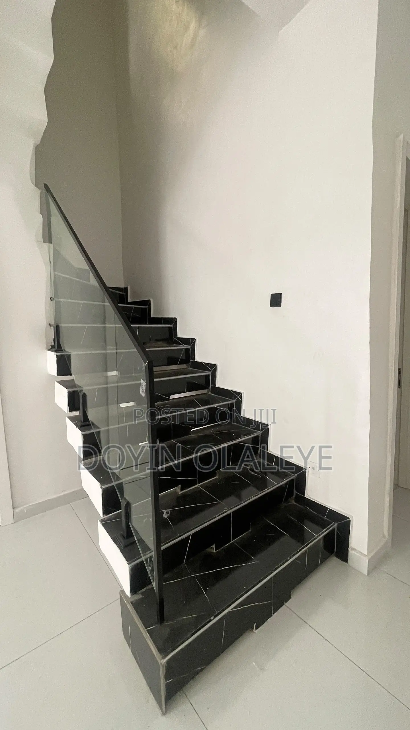 4bdrm Duplex in Idado for sale in Idado