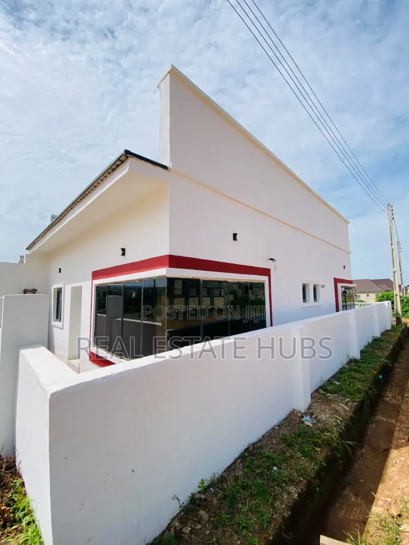 2bdrm House in West Park And, Oluyole for sale in Oluyole