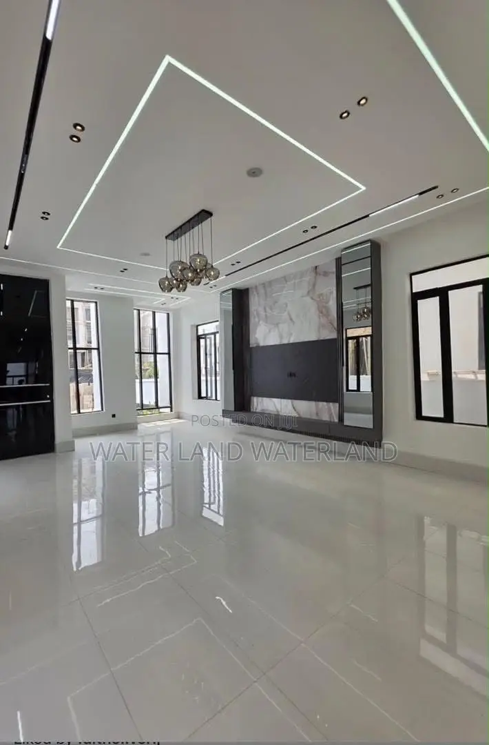5bdrm Duplex in Lekki Palm City for sale in Off Lekki-Epe Expressway
