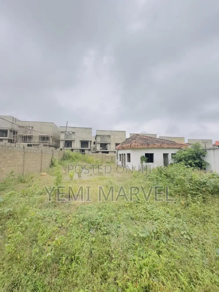 A Well Table Fenced and Gated 1000sqm at Engr Seyi Makinde Estate in Agodi