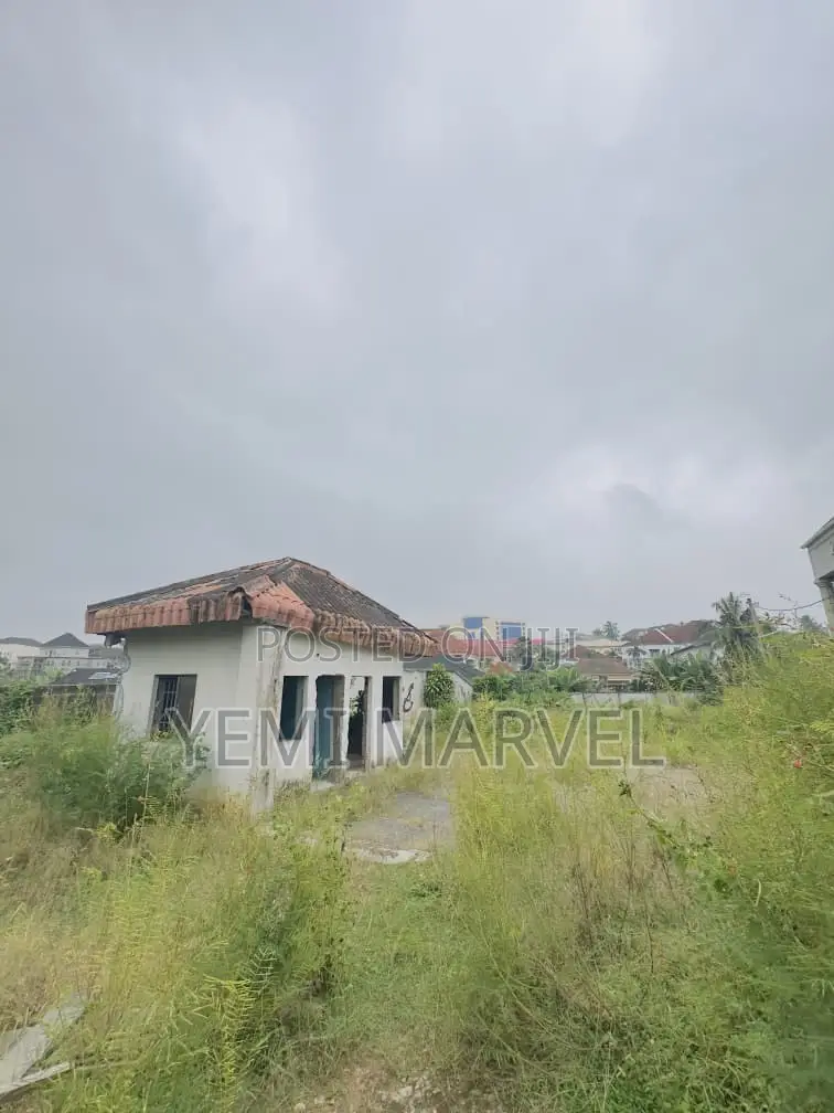 A Well Table Fenced and Gated 1000sqm at Engr Seyi Makinde Estate in Agodi