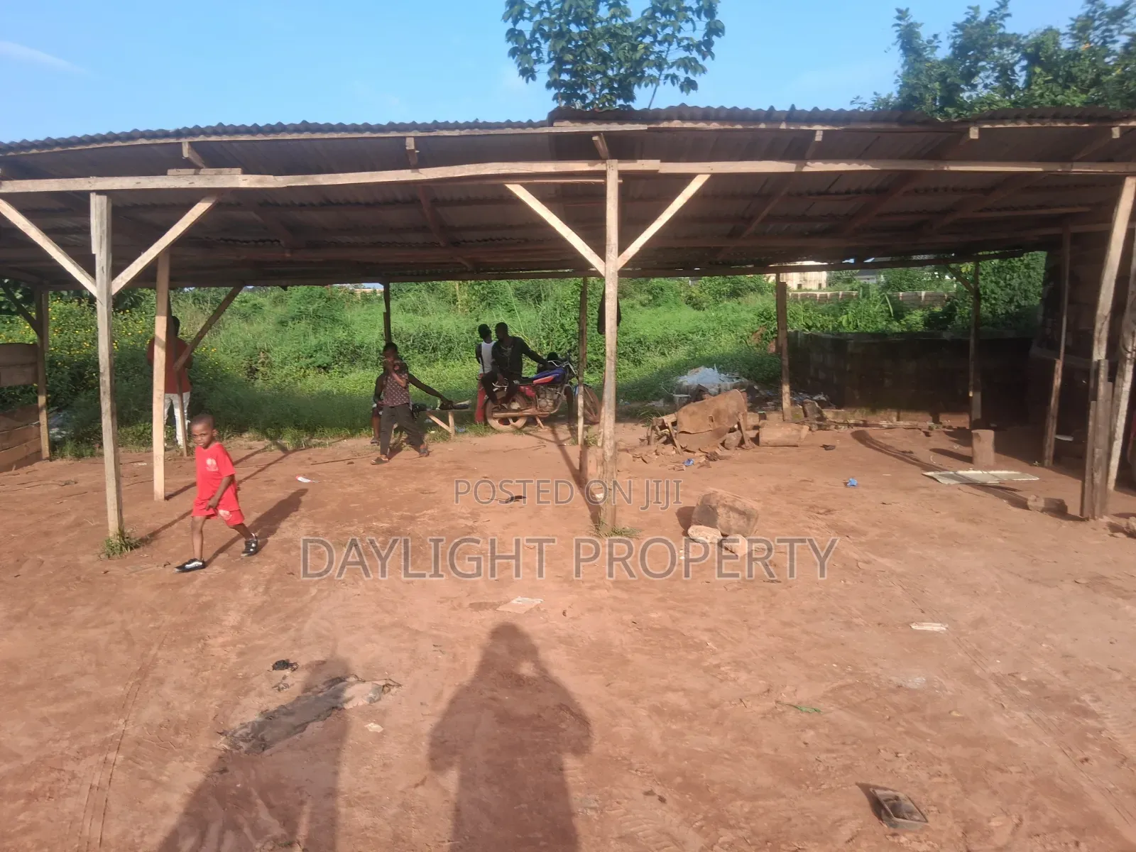 Urgent Sales Along Benin Abraka Tied Road in Benin City