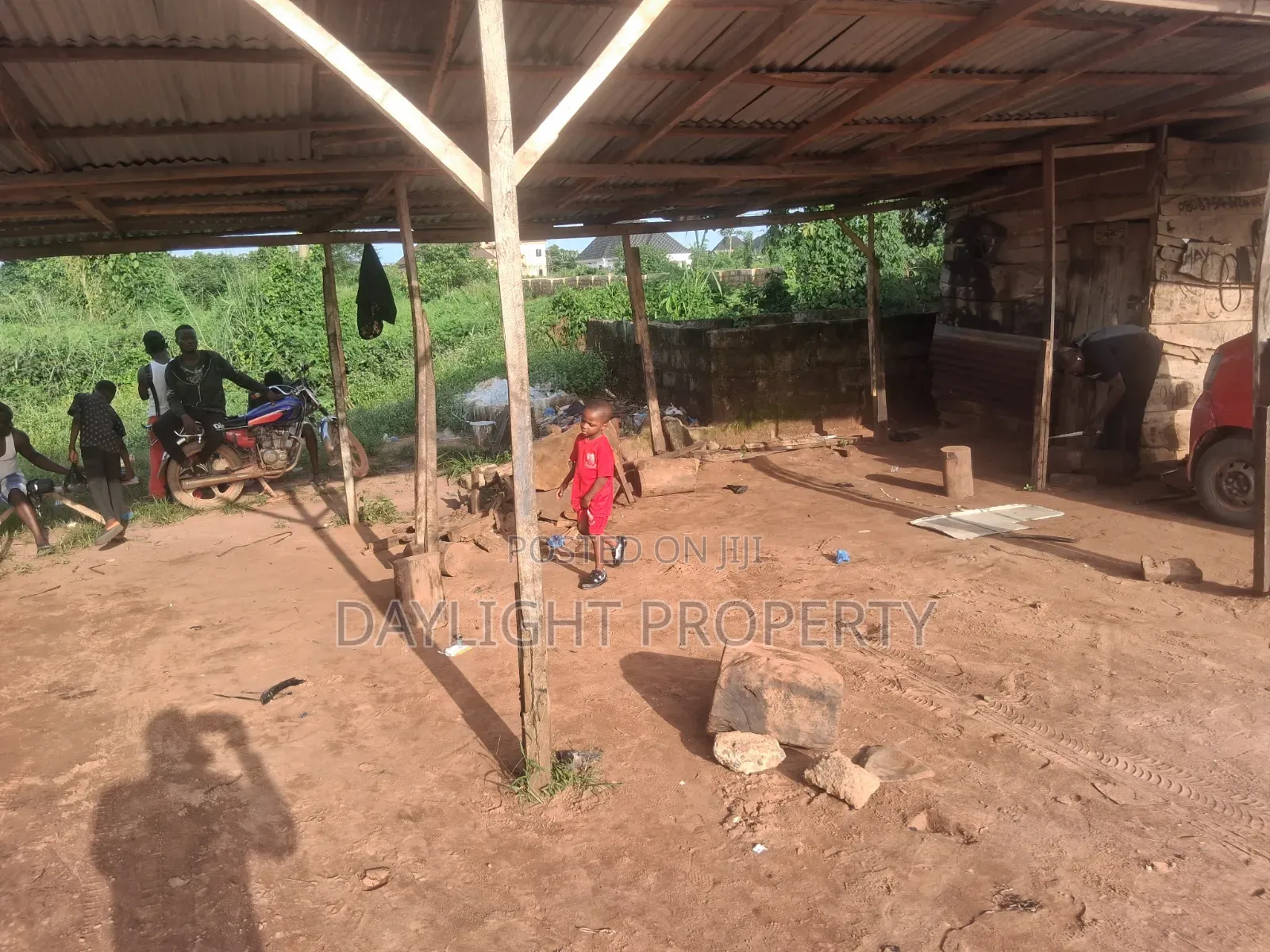 Urgent Sales Along Benin Abraka Tied Road in Benin City