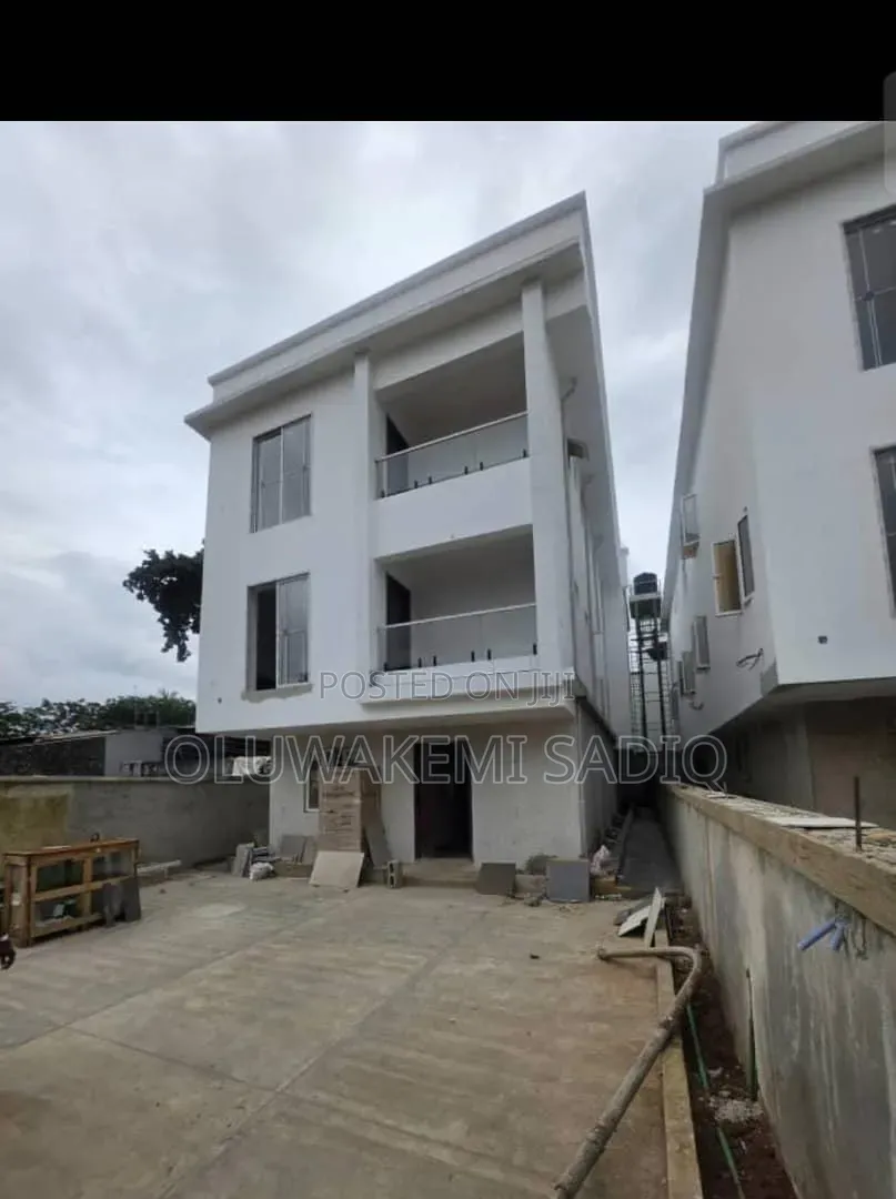 5bdrm Duplex in Ikeja Gra for sale in Ikeja GRA
