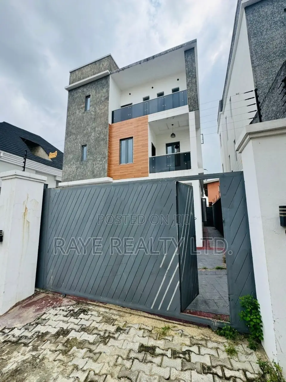 5bdrm Duplex in Magodo Gra Phase 2 for sale in GRA Phase 2 Shangisha