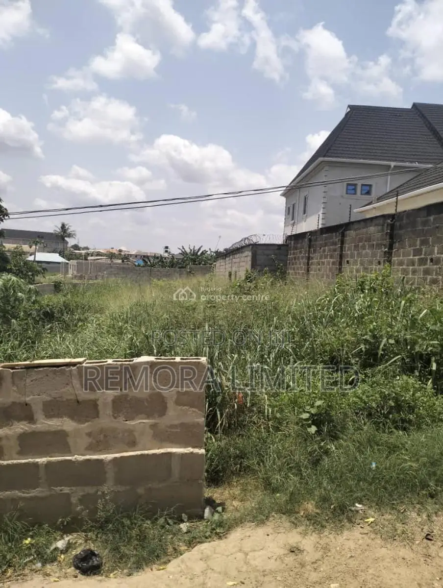 40FT by 140FT Land Fenced Round in Akesan