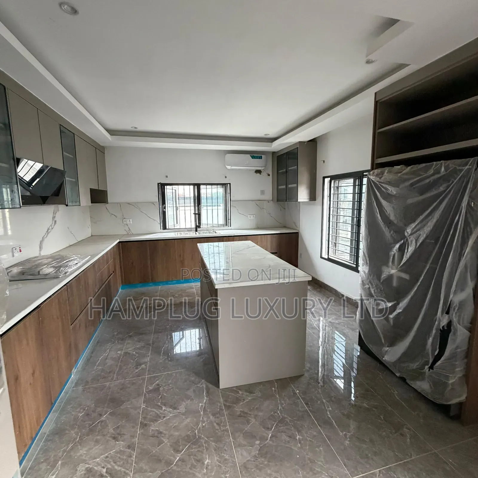 Furnished 3bdrm Block of Flats in Wuse Zone 4 for sale in Zone 4 / Wuse