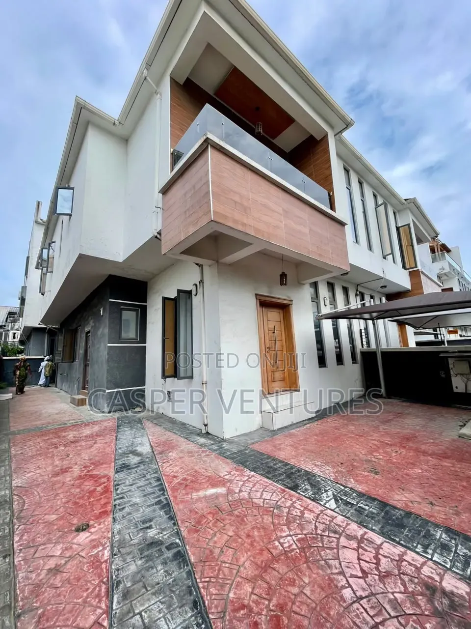 4bdrm Duplex in London for sale in Osapa london