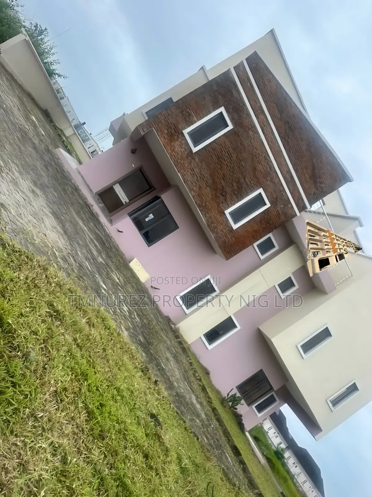 4bdrm Duplex in Ikota for rent in Ikota