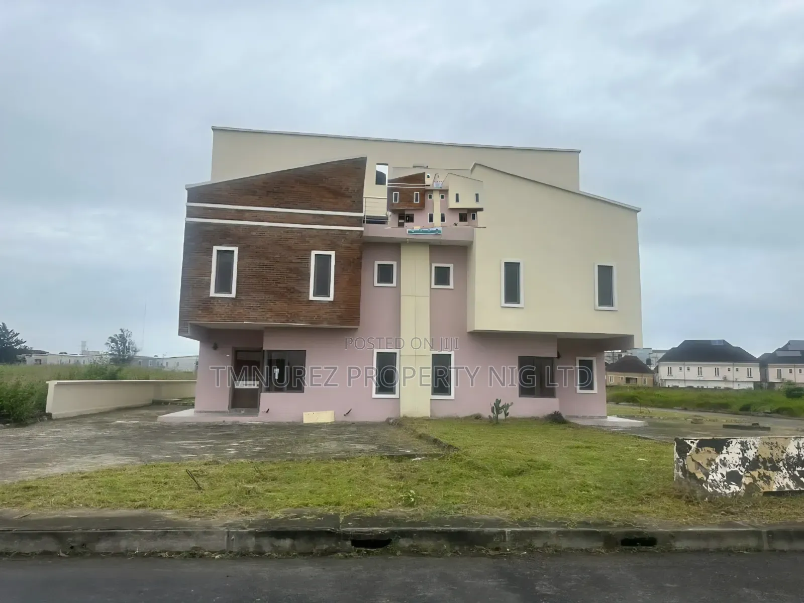 4bdrm Duplex in Ikota for rent in Ikota