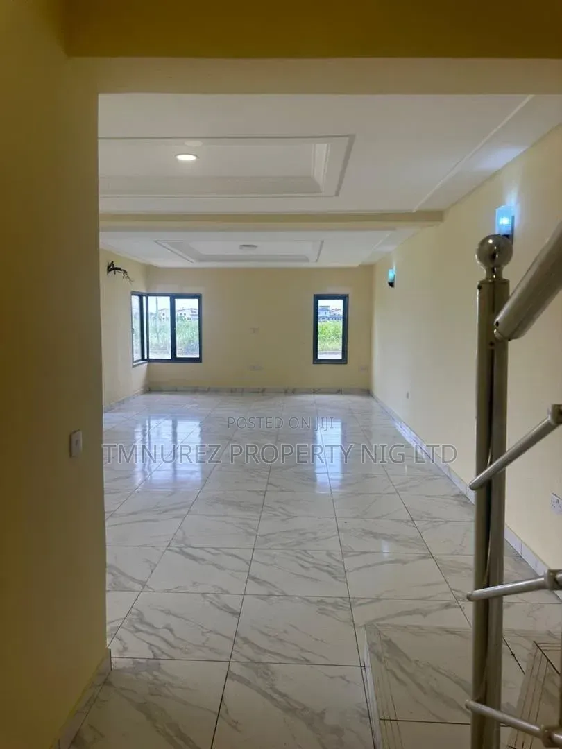 4bdrm Duplex in Ikota for rent in Ikota