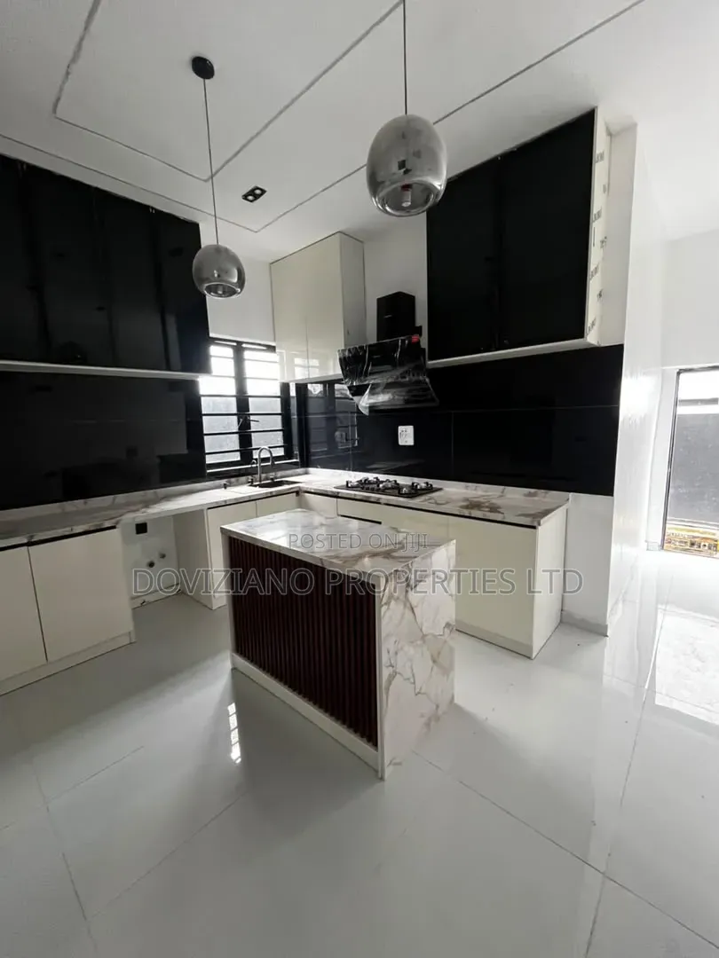 4bdrm Duplex in Sangotedo for sale in Sangotedo